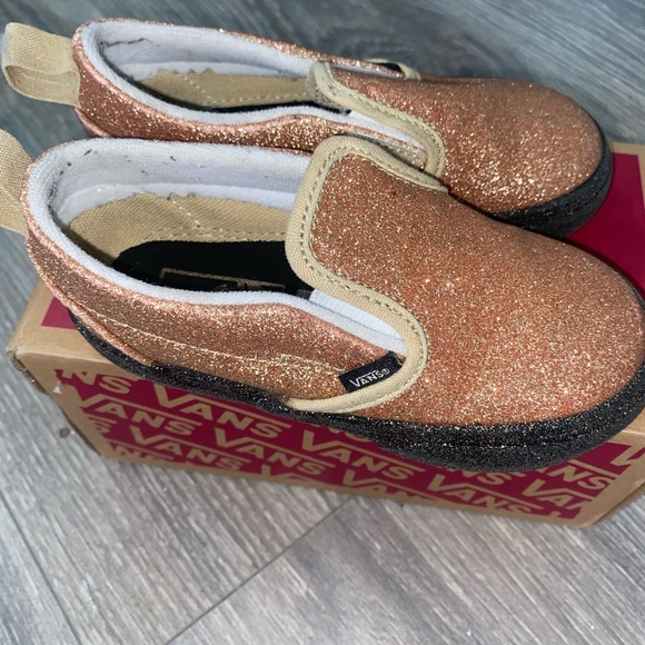 Vans - Picture 5 of 7